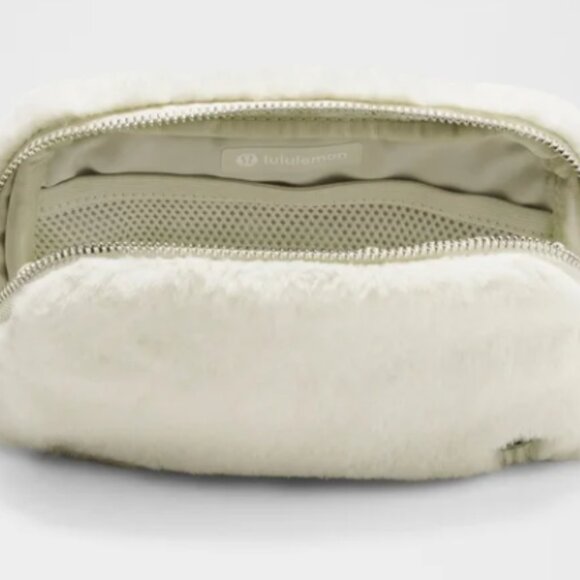 Lululemon NWT Everywhere Belt Bag Plush Fleece 1L - Bone / Silver - Picture 3 of 7